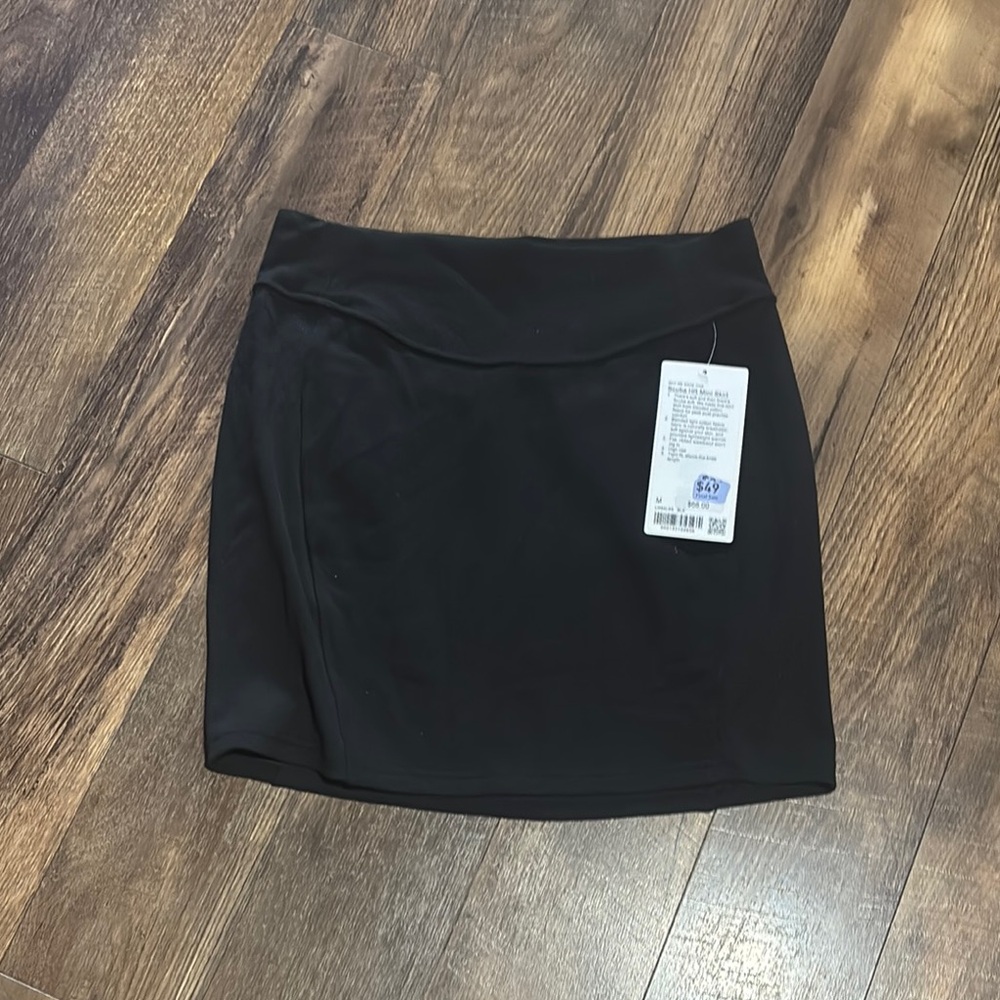 Lululemon Scuba High-Rise Mini Skirt medium